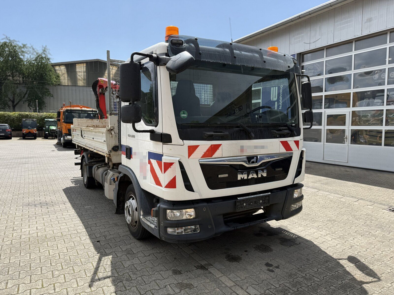 MAN TGL 8.220 4x2 Kipper Kran Palfinger 7.001-K A - قلاب صغير: صورة 1 MAN TGL 8.220 4x2 Kipper Kran Palfinger 7.001-K A - قلاب صغير: صورة 1