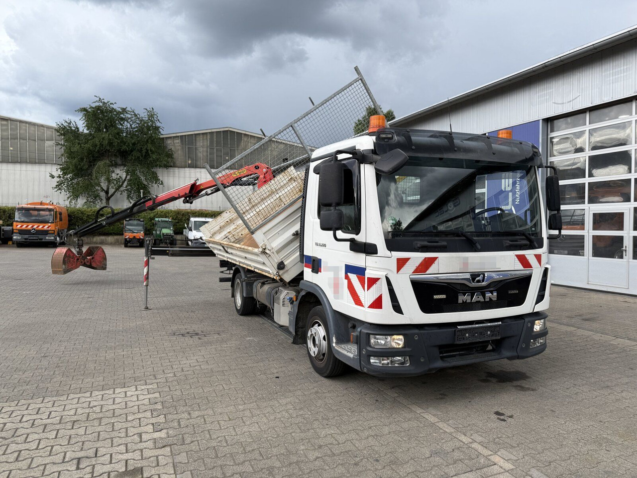 MAN TGL 8.220 4x2 Kipper Kran Palfinger 7.001-K A - قلاب صغير: صورة 2 MAN TGL 8.220 4x2 Kipper Kran Palfinger 7.001-K A - قلاب صغير: صورة 2