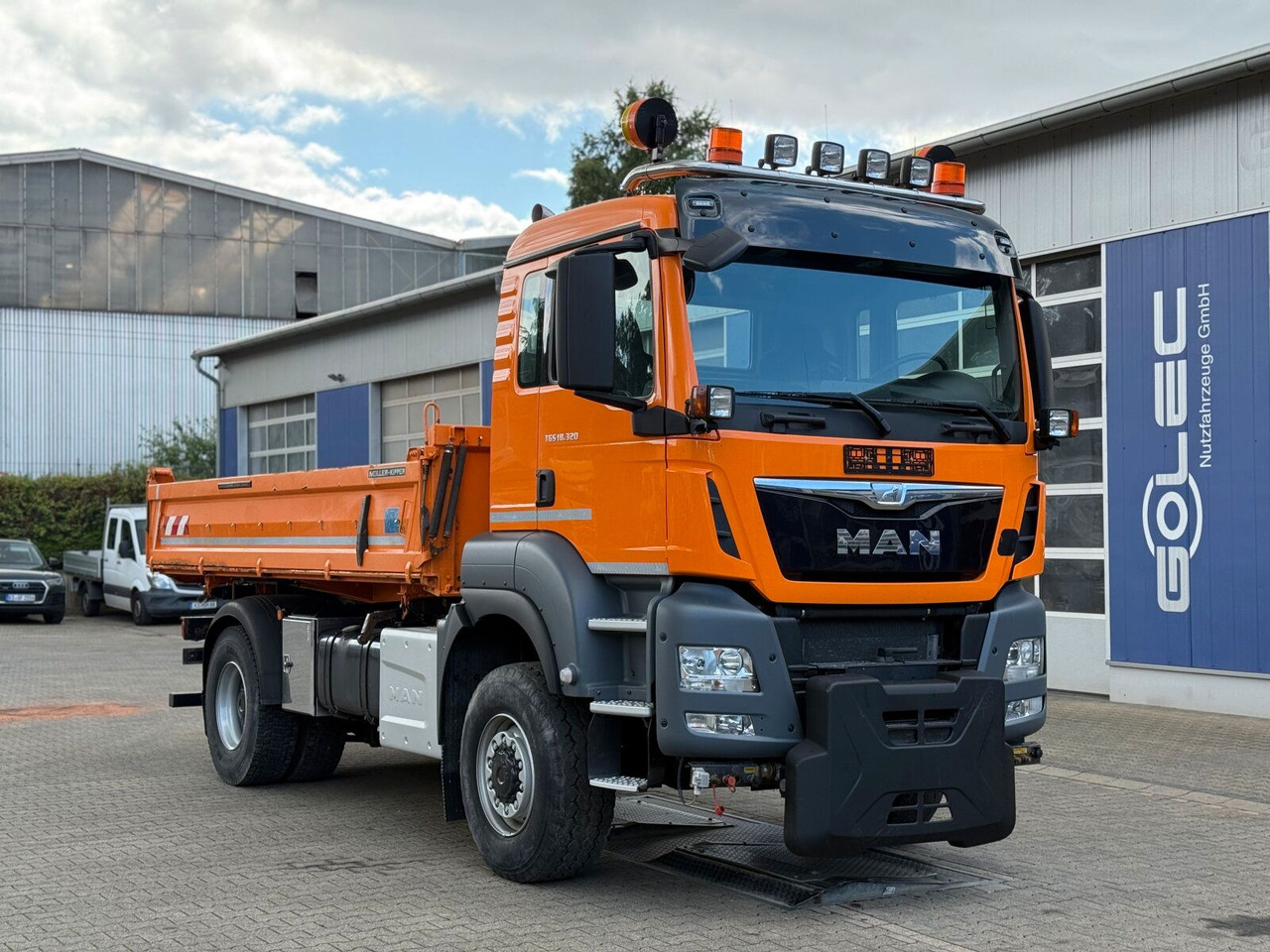 MAN TGS 18.320 4x4 BL Euro 6 Kipper + Winterdienst - شاحنة قلاب: صورة 1 MAN TGS 18.320 4x4 BL Euro 6 Kipper + Winterdienst - شاحنة قلاب: صورة 1