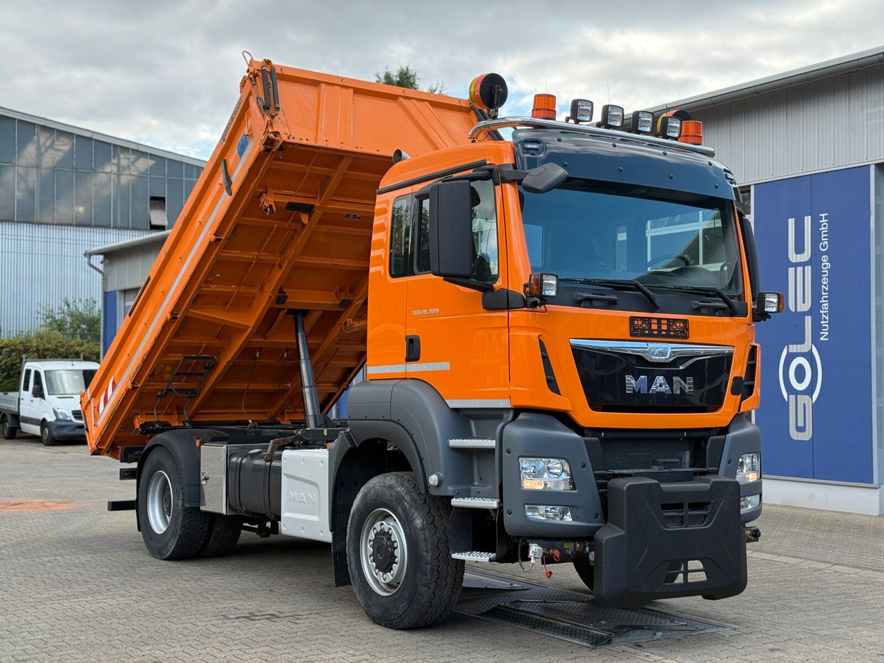 MAN TGS 18.320 4x4 BL Euro 6 Kipper + Winterdienst - شاحنة قلاب: صورة 2 MAN TGS 18.320 4x4 BL Euro 6 Kipper + Winterdienst - شاحنة قلاب: صورة 2