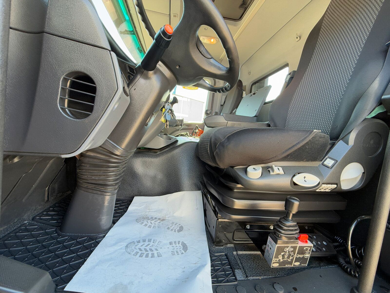 شاحنة قلاب, شاحنة كرين Mercedes-Benz ACTROS 2044 4x4 Kipper Kran ATLAS 65.2 A2L: صورة 13
