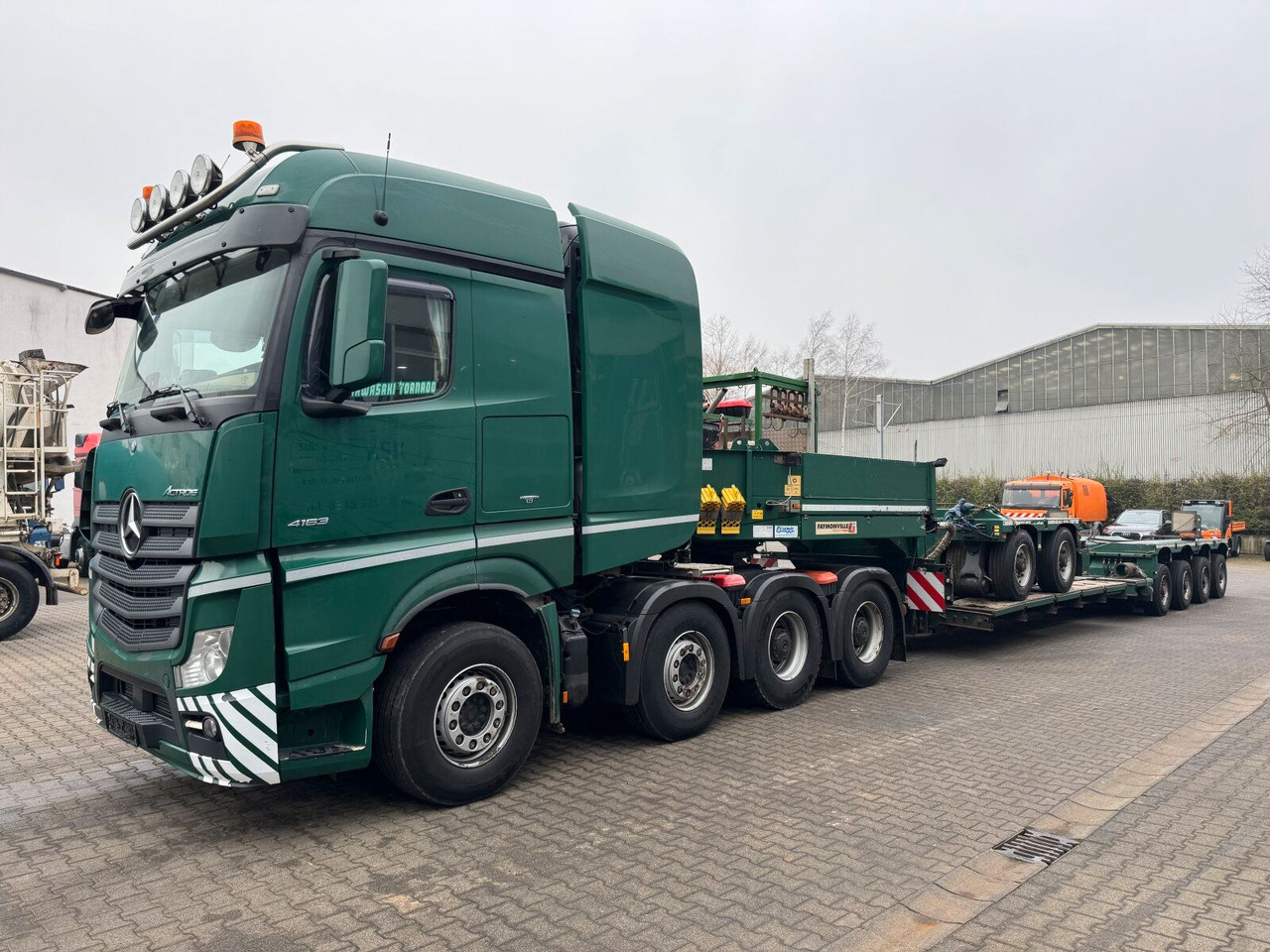 Mercedes-Benz ACTROS 4163 8x4 Schwerlast +Tieflader 4+2 *83 T - وحدة جر: صورة 2 Mercedes-Benz ACTROS 4163 8x4 Schwerlast +Tieflader 4+2 *83 T - وحدة جر: صورة 2