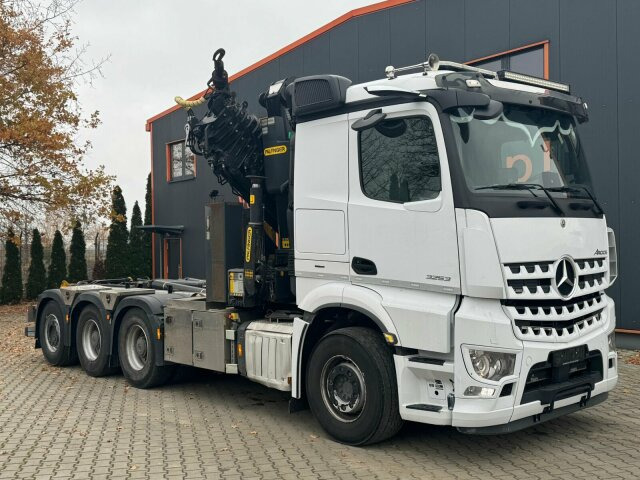 Mercedes-Benz Arocs 3253 8x4 Abrollkipper Kran Palfinger 37002 - شاحنة ذات خطاف, شاحنة كرين: صورة 1 Mercedes-Benz Arocs 3253 8x4 Abrollkipper Kran Palfinger 37002 - شاحنة ذات خطاف, شاحنة كرين: صورة 1