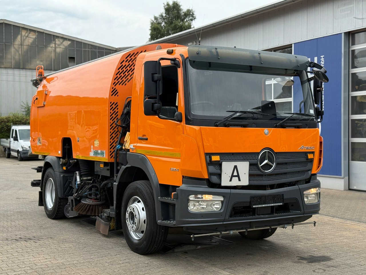 Mercedes-Benz Atego 1324 4x2 Kehrmaschine Schmidt SKF S7B 7 m³ - سياره كنس شوارع: صورة 1 Mercedes-Benz Atego 1324 4x2 Kehrmaschine Schmidt SKF S7B 7 m³ - سياره كنس شوارع: صورة 1