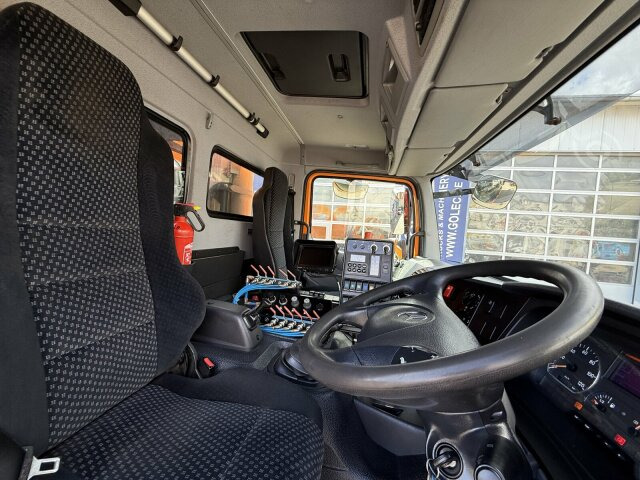 Mercedes-Benz Atego 1324 4x2 Kehrmaschine Viajet 6R/L - سياره كنس شوارع: صورة 2 Mercedes-Benz Atego 1324 4x2 Kehrmaschine Viajet 6R/L - سياره كنس شوارع: صورة 2