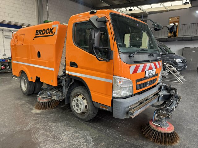 Mitsubishi Canter FUSO Kehrmaschine BROCK SL140 4 m³ - سياره كنس شوارع: صورة 1 Mitsubishi Canter FUSO Kehrmaschine BROCK SL140 4 m³ - سياره كنس شوارع: صورة 1