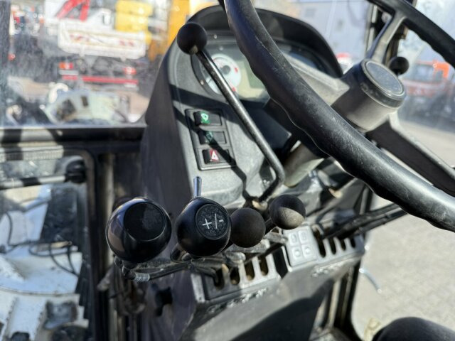 New Holland F106.6A alrrad 6x6 Grader 12 Ton - 10.700 Std - ممهدة: صورة 3 New Holland F106.6A alrrad 6x6 Grader 12 Ton - 10.700 Std - ممهدة: صورة 3