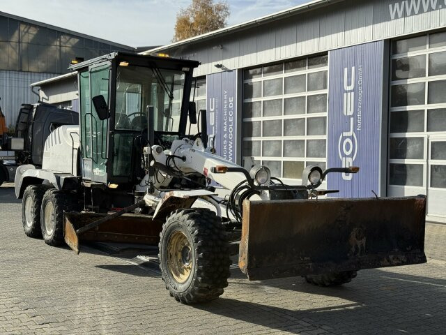 New Holland F106.6A alrrad 6x6 Grader 12 Ton - 10.700 Std - ممهدة: صورة 1 New Holland F106.6A alrrad 6x6 Grader 12 Ton - 10.700 Std - ممهدة: صورة 1