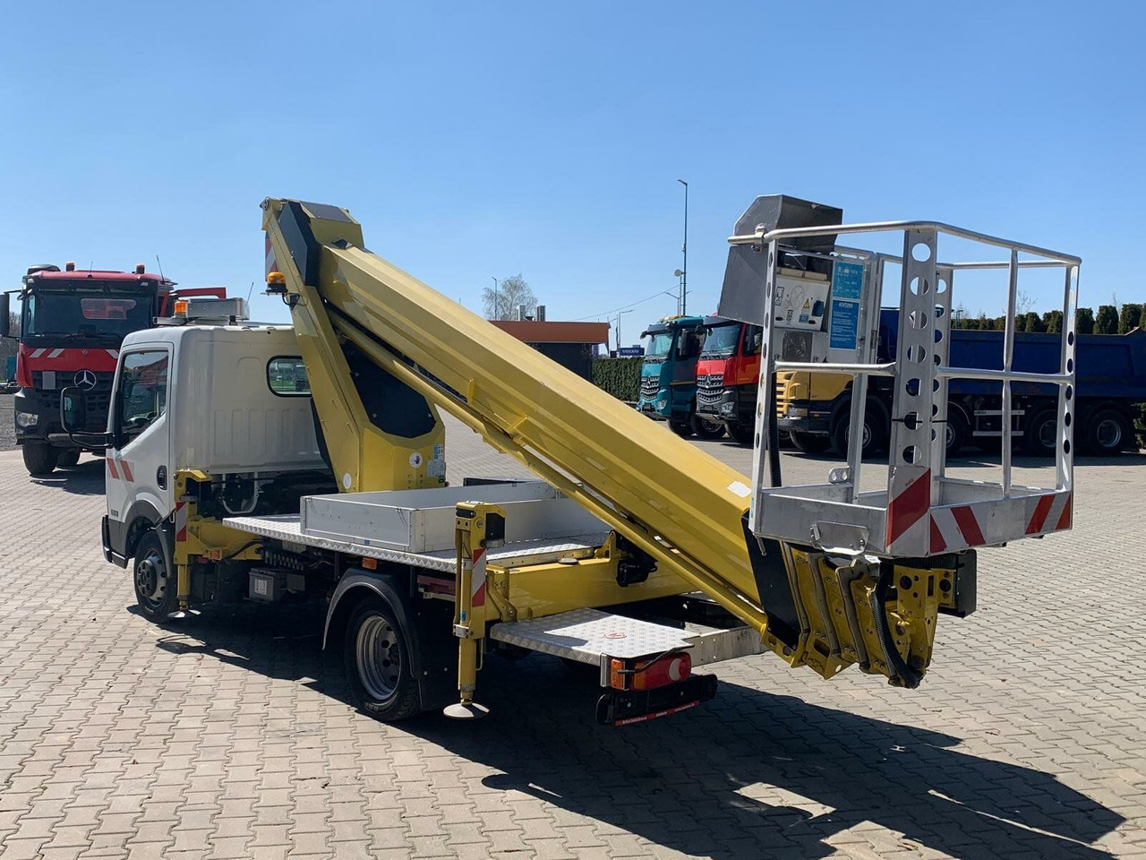 Nissan Cabstar 4x2 Ruthmann Steiger TB 270 - منصة تلسكوبية محمولة على شاحنة: صورة 4 Nissan Cabstar 4x2 Ruthmann Steiger TB 270 - منصة تلسكوبية محمولة على شاحنة: صورة 4