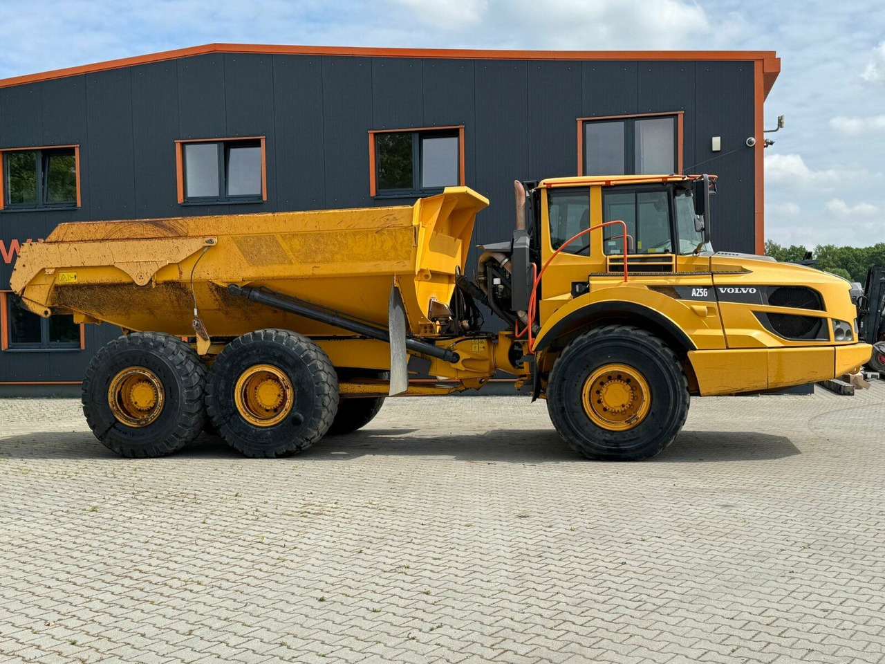 Volvo A25G Dumper 22,5 Ton 11.361 Stunden Volvo A25G Dumper 22,5 Ton 11.361 Stunden - شاحنة قلاب مفصلية: صورة 4 Volvo A25G Dumper 22,5 Ton 11.361 Stunden Volvo A25G Dumper 22,5 Ton 11.361 Stunden - شاحنة قلاب مفصلية: صورة 4