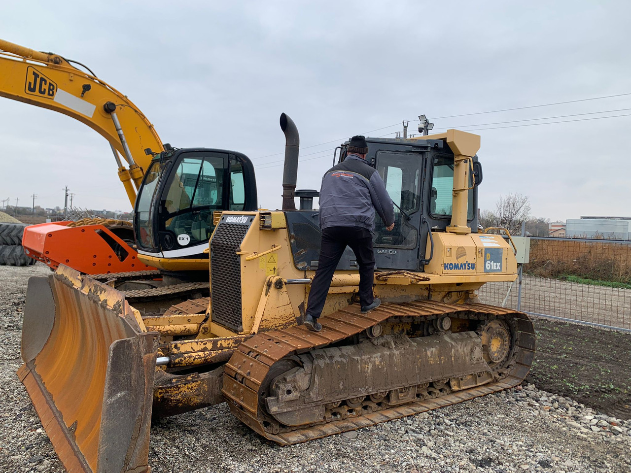 KOMATSU D61EX-15 - جرافة: صورة 3 KOMATSU D61EX-15 - جرافة: صورة 3