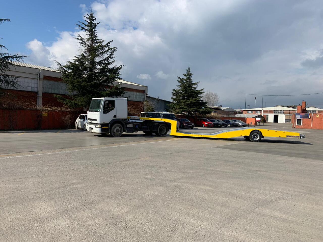 KALEPAR LKW/TRUCK TRANSPORTER - عربة منخفضة مسطحة نصف مقطورة: صورة 4 KALEPAR LKW/TRUCK TRANSPORTER - عربة منخفضة مسطحة نصف مقطورة: صورة 4