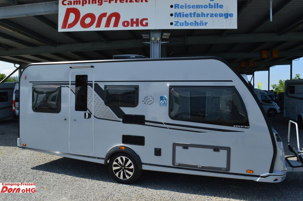 Knaus Südwind 500 EU 60 Years Dachklima - كرفان سحب: صورة 1 Knaus Südwind 500 EU 60 Years Dachklima - كرفان سحب: صورة 1
