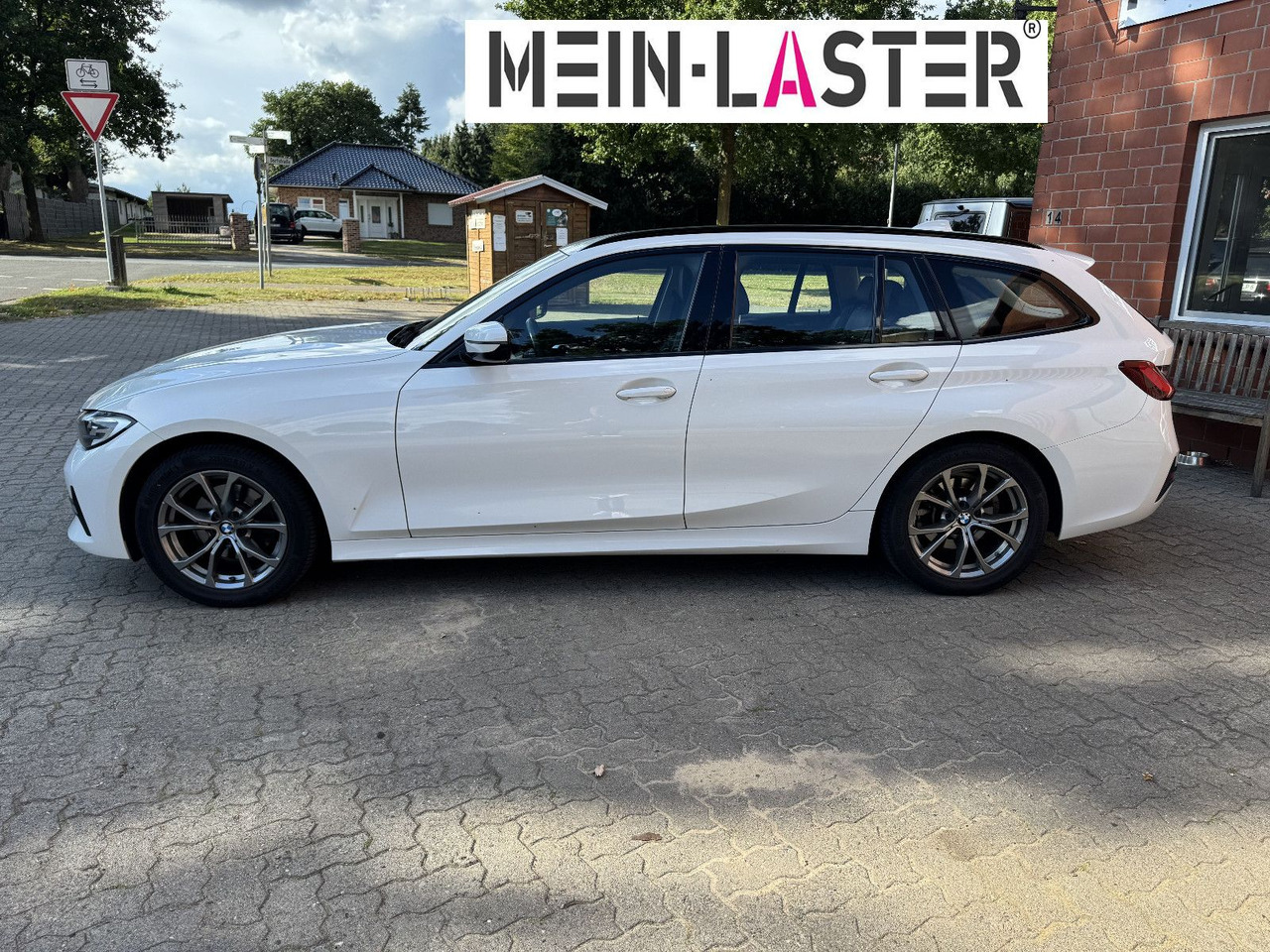BMW 320 d xDrive touring Sport Line shadow AHK - سيارة ستيشن: صورة 4 BMW 320 d xDrive touring Sport Line shadow AHK - سيارة ستيشن: صورة 4