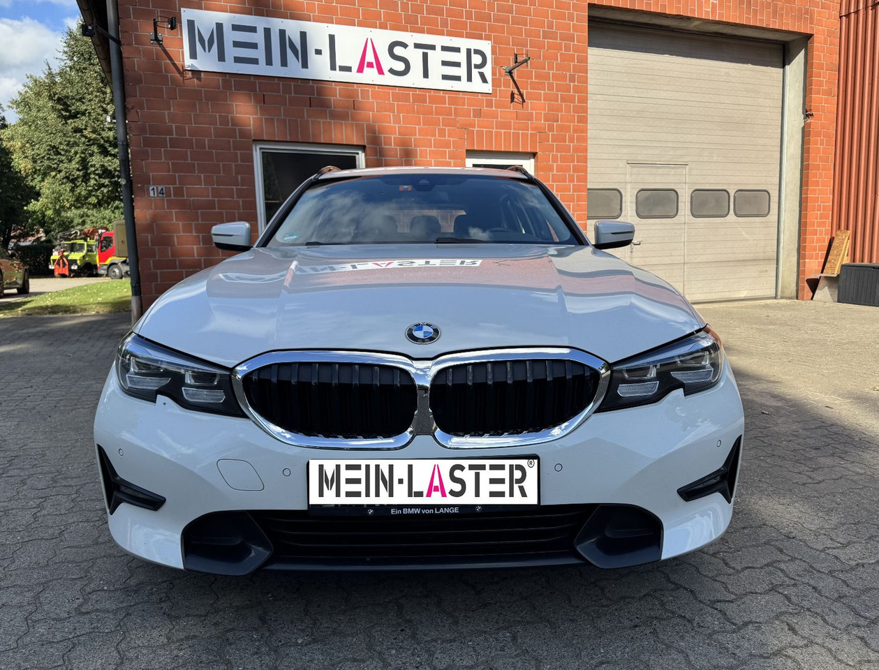BMW 320 d xDrive touring Sport Line shadow AHK - سيارة ستيشن: صورة 3 BMW 320 d xDrive touring Sport Line shadow AHK - سيارة ستيشن: صورة 3
