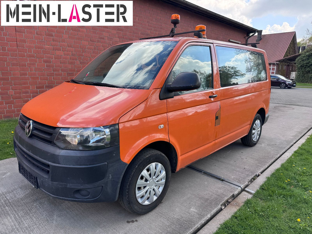 Volkswagen T5 2.0 tdi Bus 9 Sitzer - ميكروباص: صورة 2 Volkswagen T5 2.0 tdi Bus 9 Sitzer - ميكروباص: صورة 2