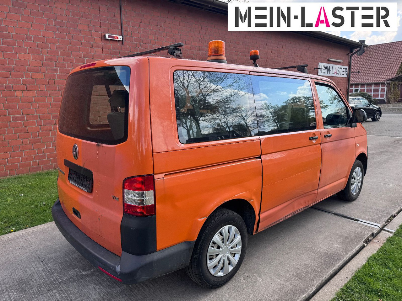 Volkswagen T5 2.0 tdi Bus 9 Sitzer - ميكروباص: صورة 5 Volkswagen T5 2.0 tdi Bus 9 Sitzer - ميكروباص: صورة 5