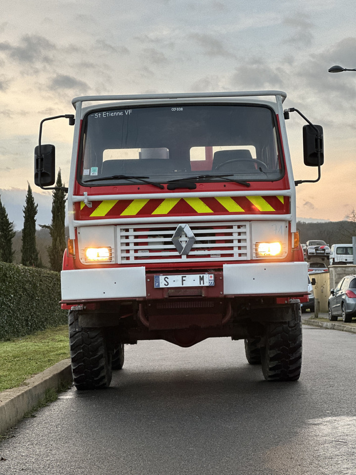 RENAULT M180 - سيارة إطفاء: صورة 1 RENAULT M180 - سيارة إطفاء: صورة 1