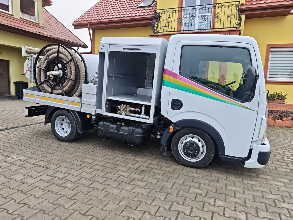 Renault Maxity Kanalreiniger Hydrocureur Saugwagen - شاحنة الشفط: صورة 1 Renault Maxity Kanalreiniger Hydrocureur Saugwagen - شاحنة الشفط: صورة 1