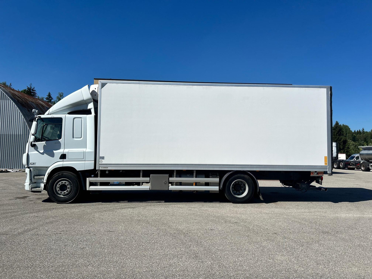 DAF CF330 - شاحنة الفريزر: صورة 4 DAF CF330 - شاحنة الفريزر: صورة 4