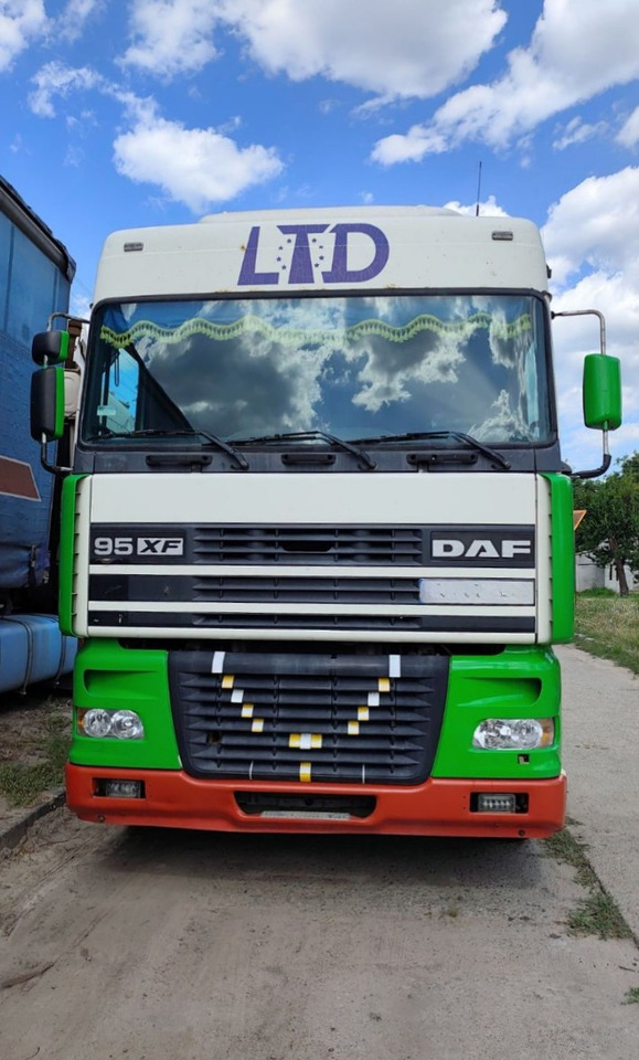 DAF XF95.430 - وحدة جر: صورة 2 DAF XF95.430 - وحدة جر: صورة 2