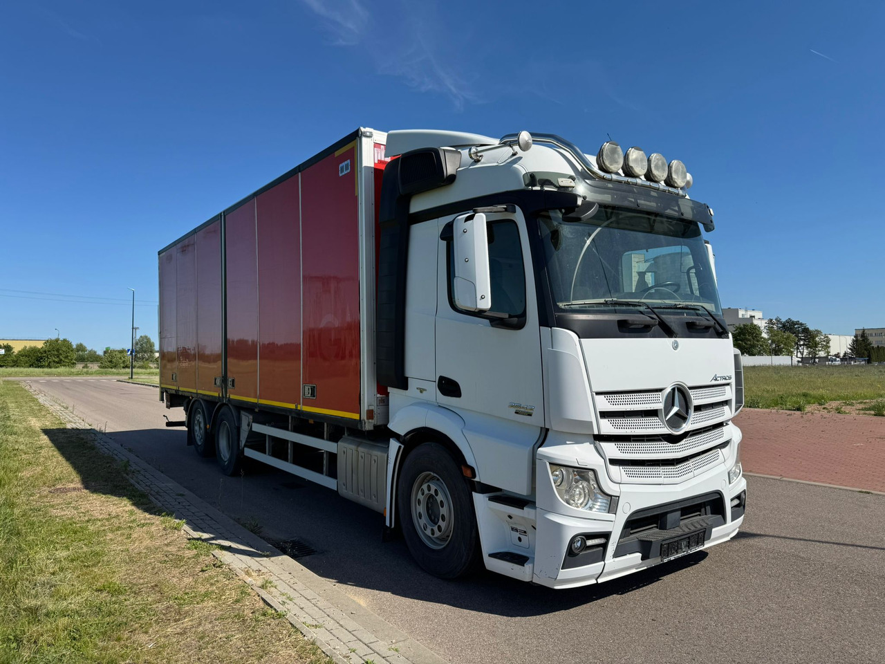 MERCEDES-BENZ ACTROS 2542 - شاحنة مقفلة: صورة 1 MERCEDES-BENZ ACTROS 2542 - شاحنة مقفلة: صورة 1