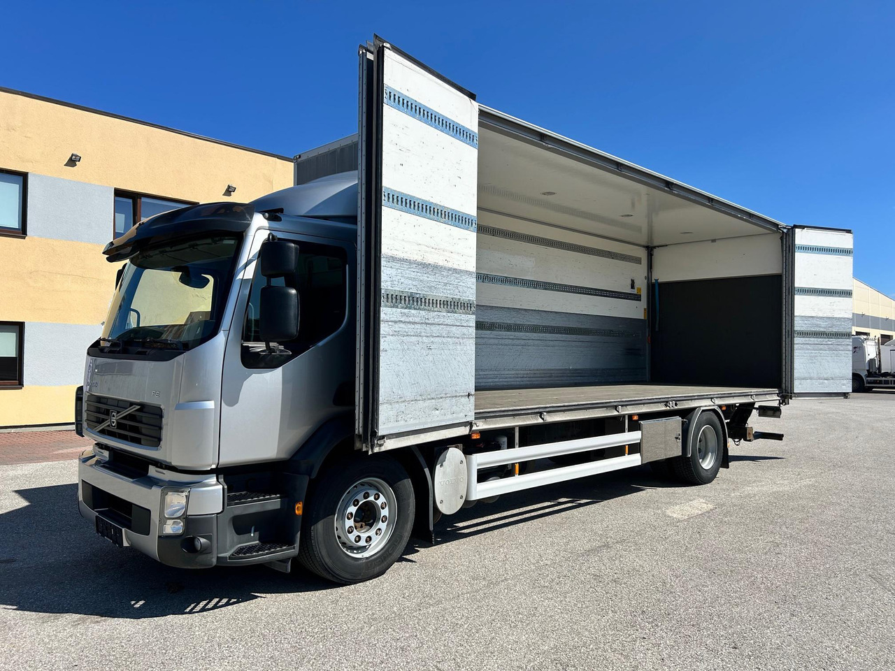 VOLVO FE260 - شاحنة مقفلة: صورة 3 VOLVO FE260 - شاحنة مقفلة: صورة 3