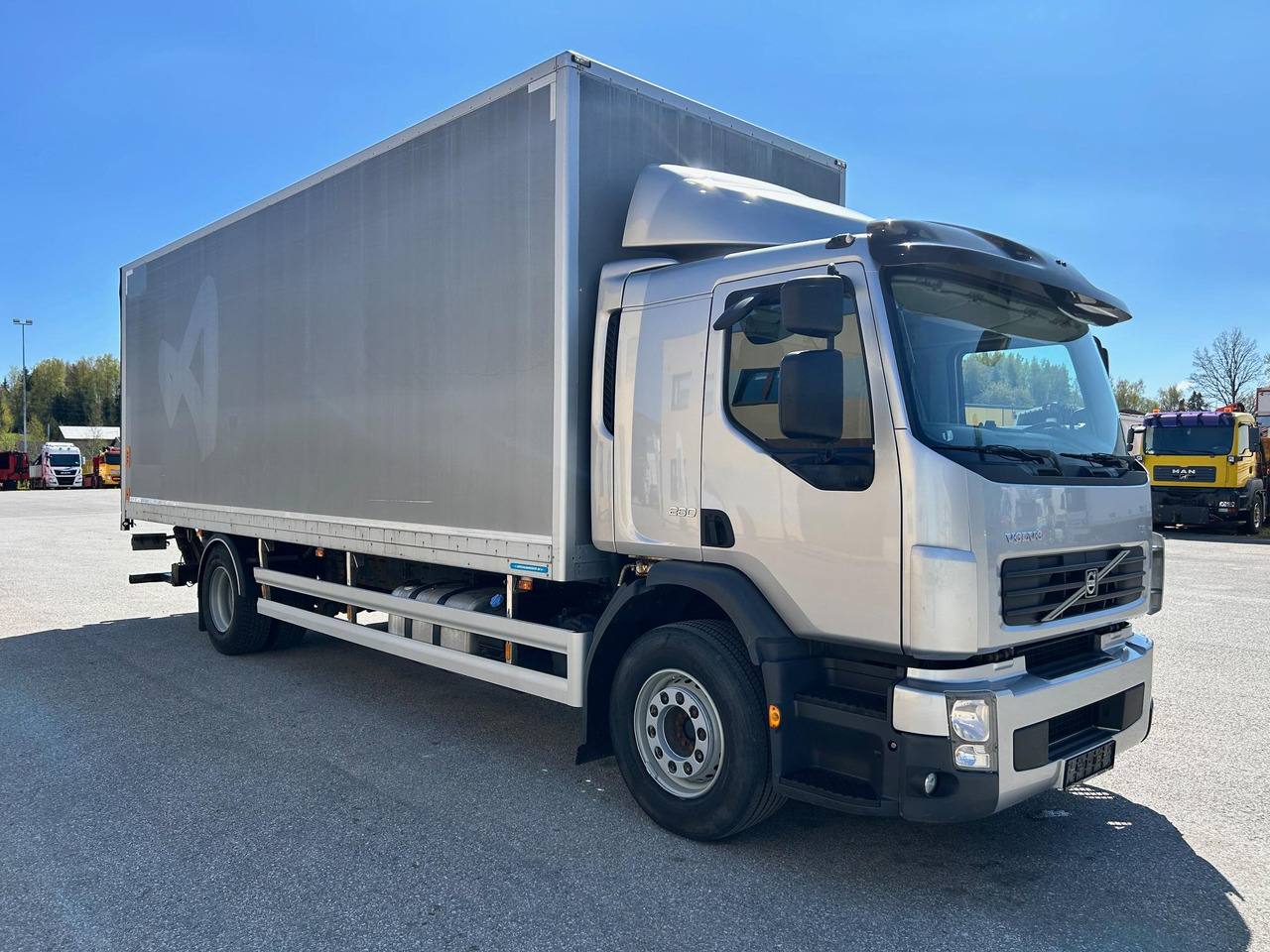 VOLVO FE260 - شاحنة مقفلة: صورة 1 VOLVO FE260 - شاحنة مقفلة: صورة 1