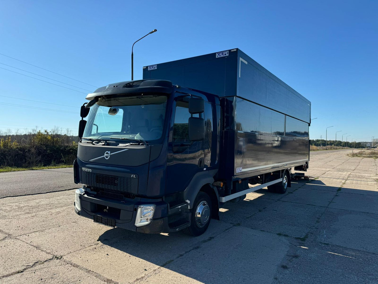 VOLVO FL 240 - شاحنة مقفلة: صورة 2 VOLVO FL 240 - شاحنة مقفلة: صورة 2