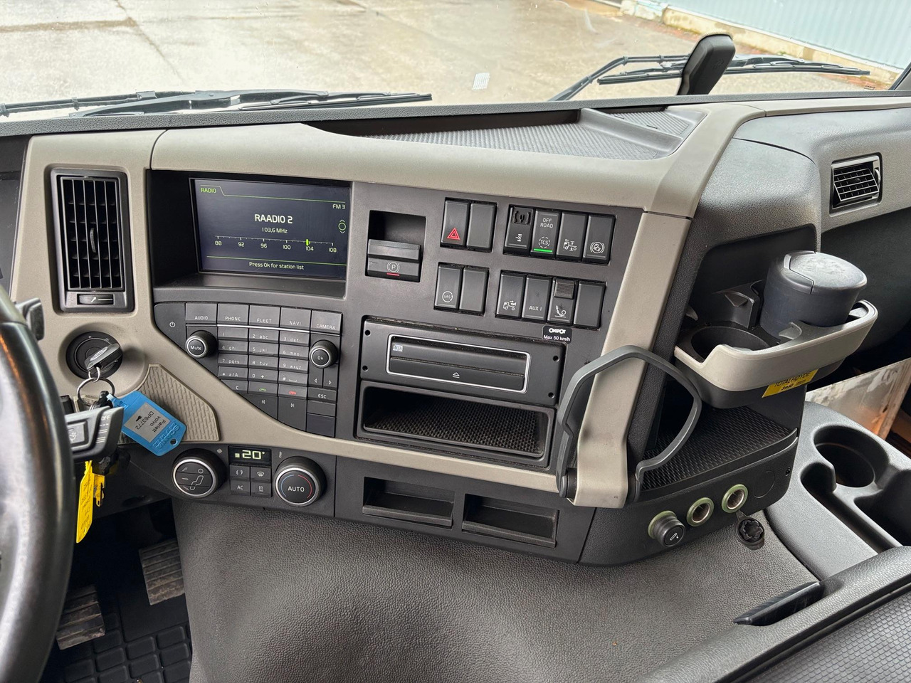 شاحنة الفريزر VOLVO FM330: صورة 16