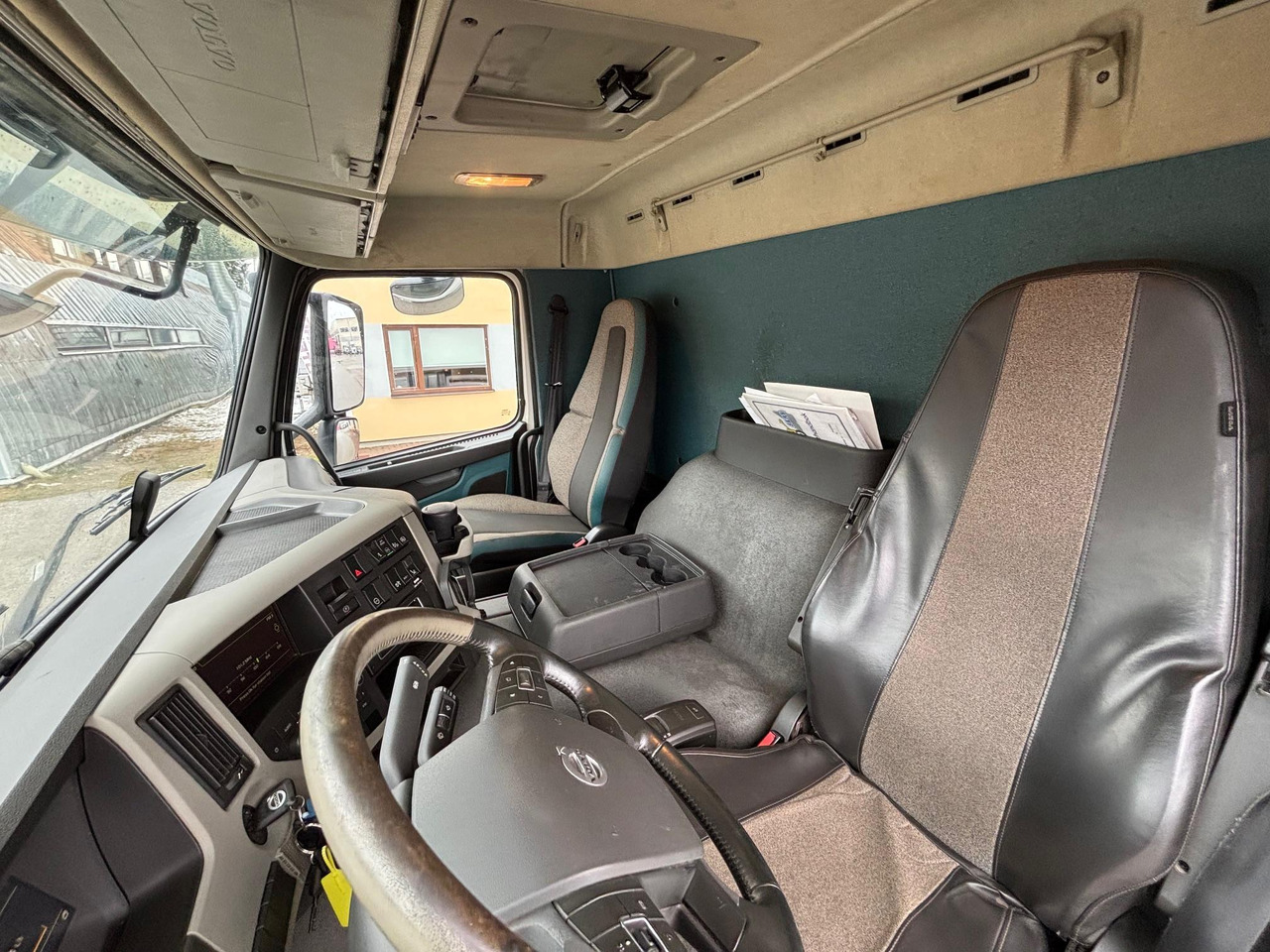 شاحنة الفريزر VOLVO FM330: صورة 13