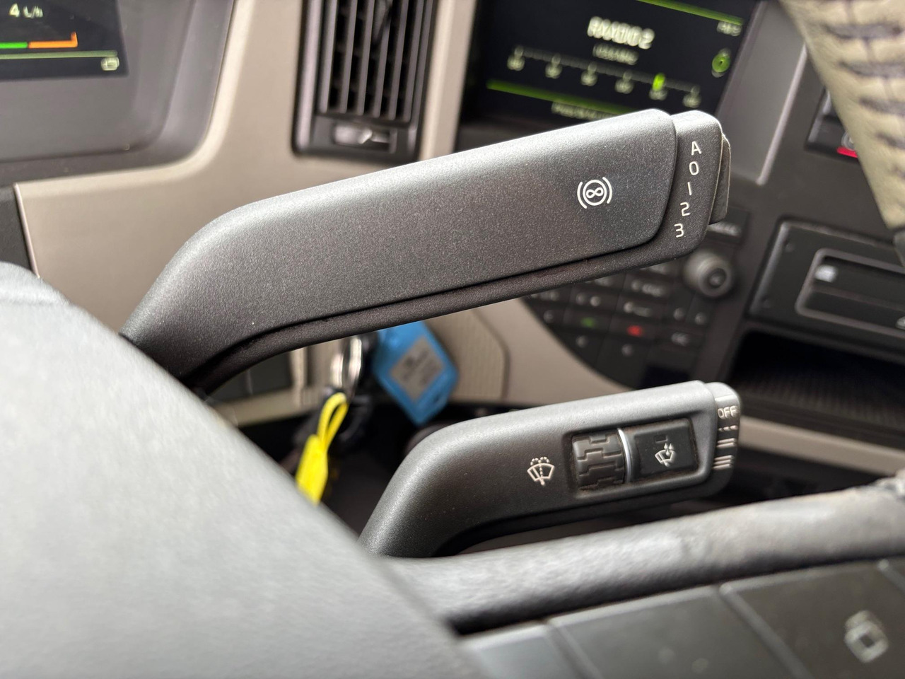 شاحنة الفريزر VOLVO FM330: صورة 18