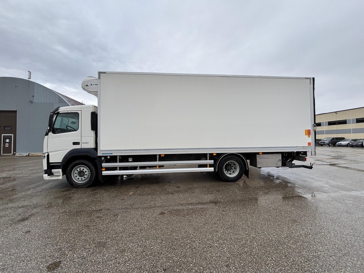 شاحنة الفريزر VOLVO FM330: صورة 7