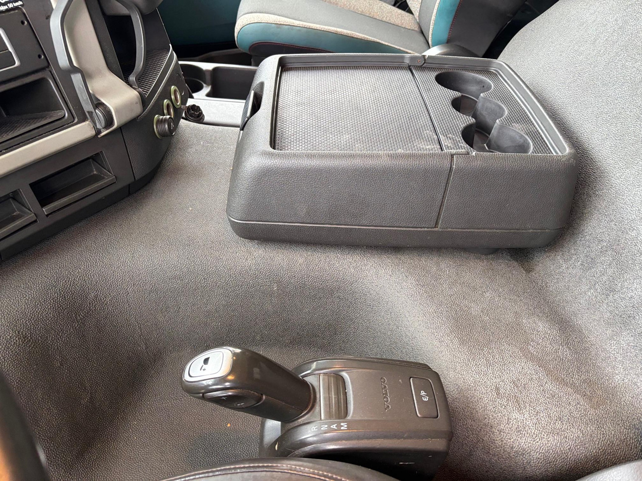 شاحنة الفريزر VOLVO FM330: صورة 17
