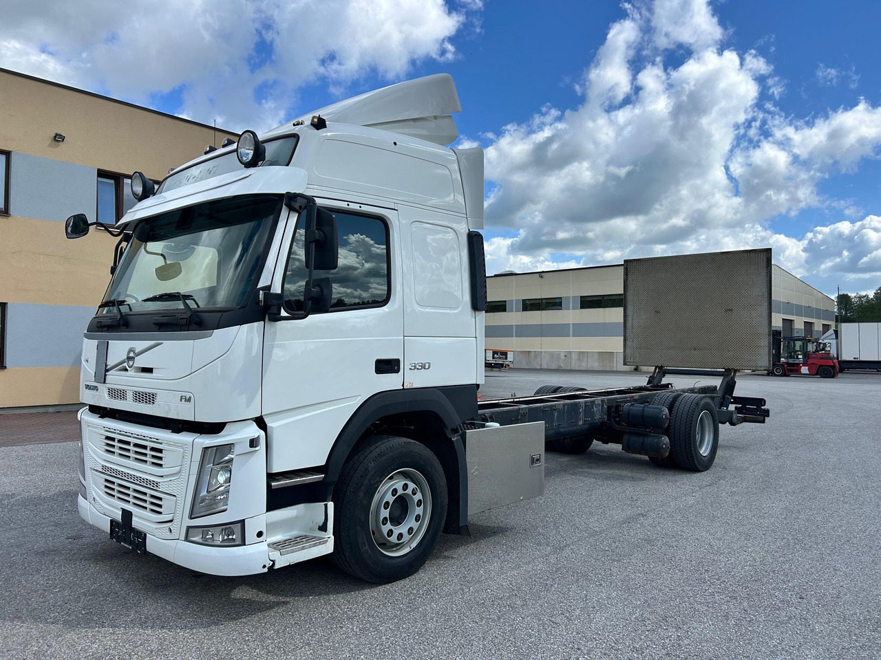VOLVO FM330 - شاحنة هيكل كابينة: صورة 2 VOLVO FM330 - شاحنة هيكل كابينة: صورة 2