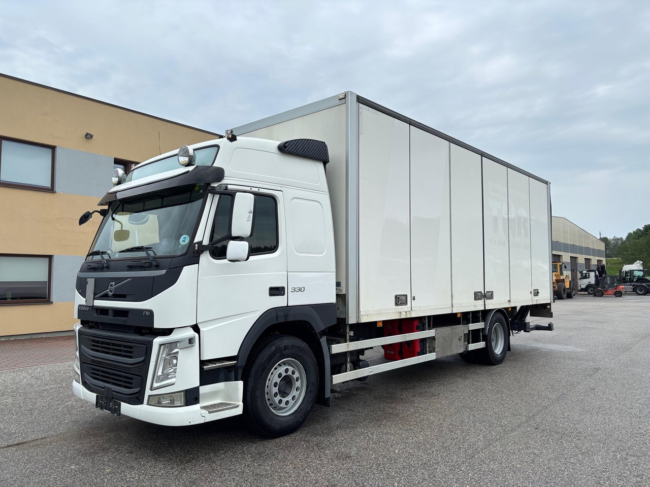 VOLVO FM330 - شاحنة مقفلة: صورة 3 VOLVO FM330 - شاحنة مقفلة: صورة 3