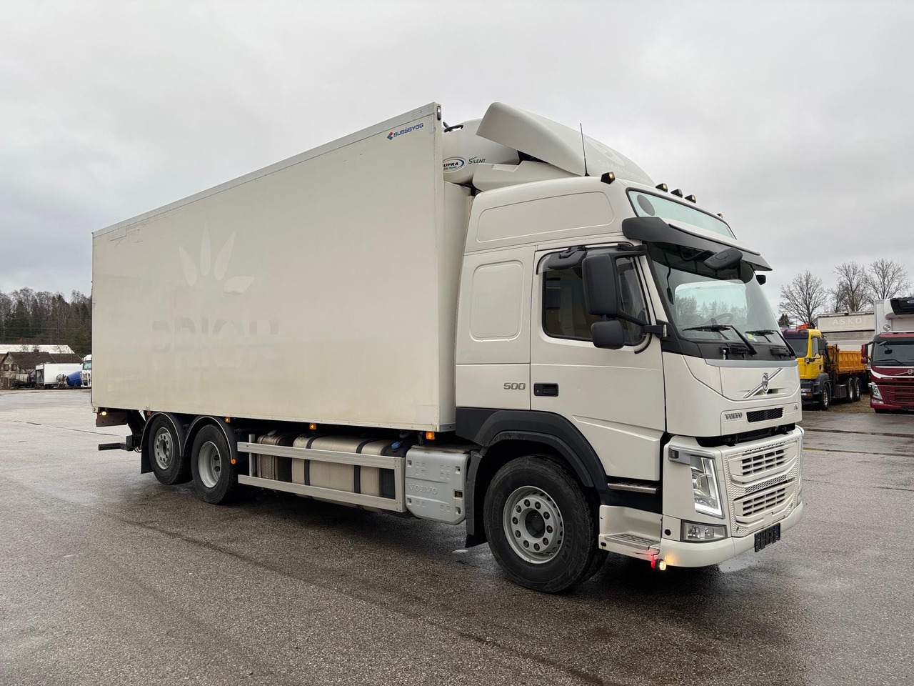 VOLVO FM500 - شاحنة الفريزر: صورة 1 VOLVO FM500 - شاحنة الفريزر: صورة 1