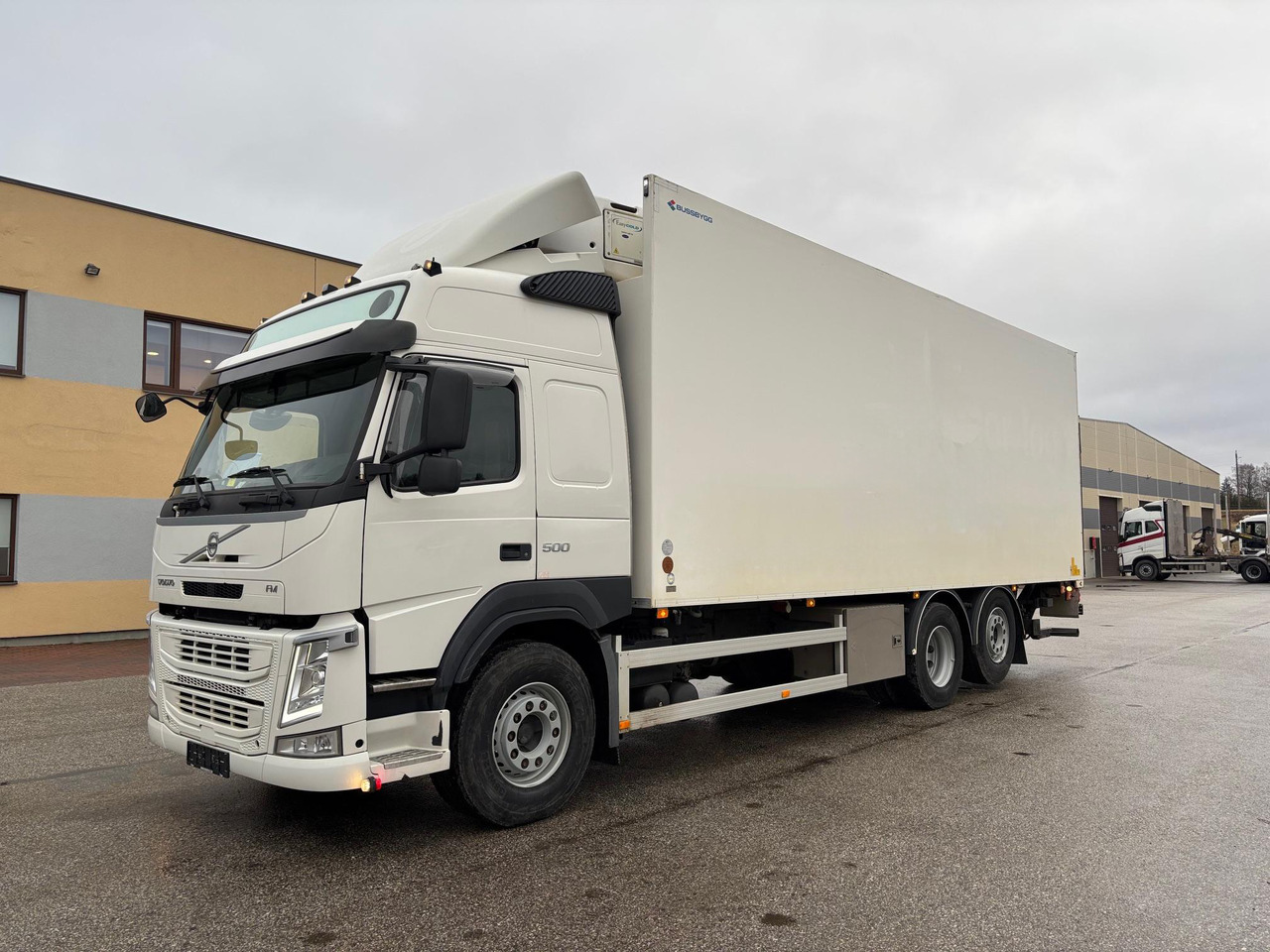 VOLVO FM500 - شاحنة الفريزر: صورة 2 VOLVO FM500 - شاحنة الفريزر: صورة 2
