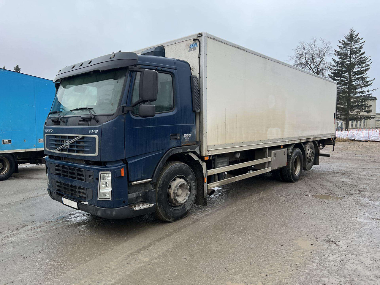 VOLVO FM9.260 - شاحنة مقفلة: صورة 2 VOLVO FM9.260 - شاحنة مقفلة: صورة 2