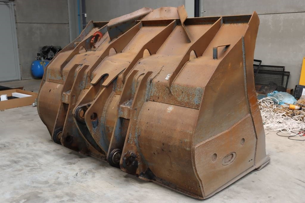 Komatsu WA470 - بكت شيول - آلات البناء: صورة 1 Komatsu WA470 - بكت شيول - آلات البناء: صورة 1