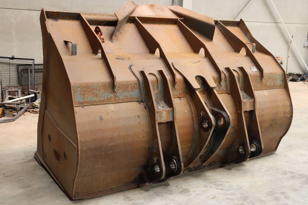 Komatsu WA470 - بكت شيول - آلات البناء: صورة 2 Komatsu WA470 - بكت شيول - آلات البناء: صورة 2