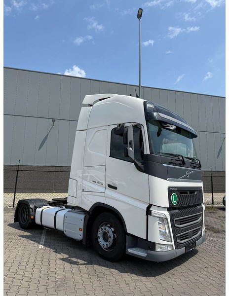 Volvo FH 13.420 FH420 XL cab / 4 units available - وحدة جر: صورة 3 Volvo FH 13.420 FH420 XL cab / 4 units available - وحدة جر: صورة 3