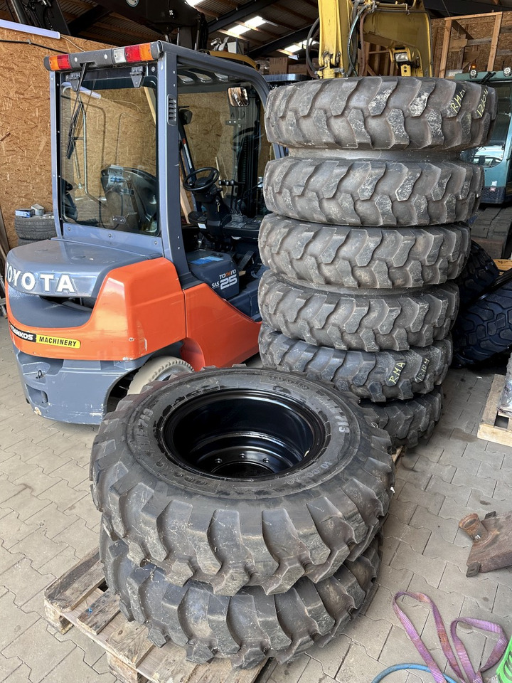 Apollo 10.00 - 20 Apollo Kompletträder - Complet tires - إطارات - حفارة دولاب: صورة 1 Apollo 10.00 - 20 Apollo Kompletträder - Complet tires - إطارات - حفارة دولاب: صورة 1