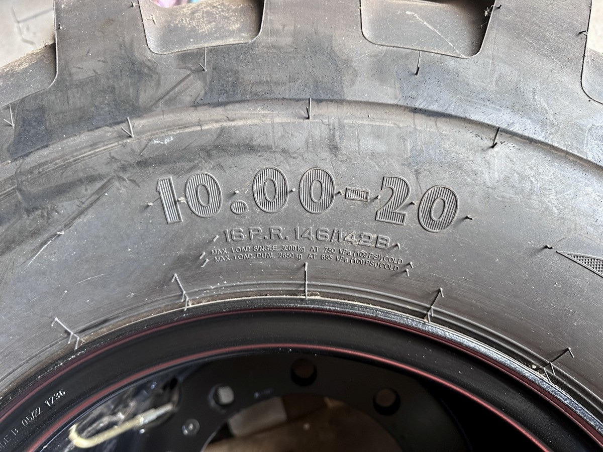 Apollo 10.00 - 20 Apollo Kompletträder - Complet tires - إطارات - حفارة دولاب: صورة 5 Apollo 10.00 - 20 Apollo Kompletträder - Complet tires - إطارات - حفارة دولاب: صورة 5