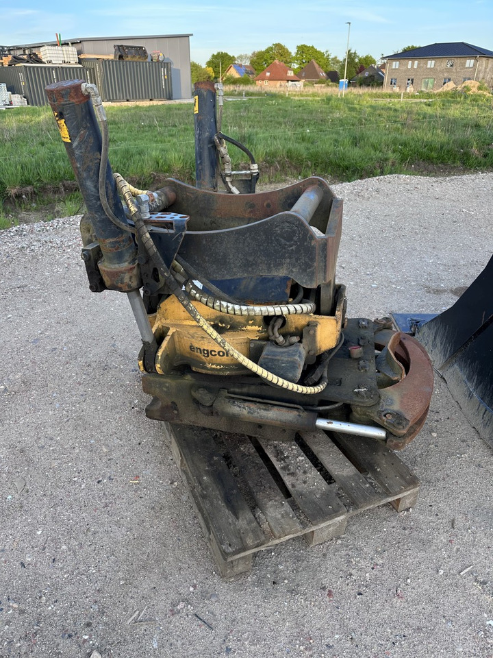 ENGCON EC 30 - S80 GR30 -S80 - SVAB Engcon Rototilt - Tiltrotator - مُلحق الحفار الدوار: صورة 1 ENGCON EC 30 - S80 GR30 -S80 - SVAB Engcon Rototilt - Tiltrotator - مُلحق الحفار الدوار: صورة 1