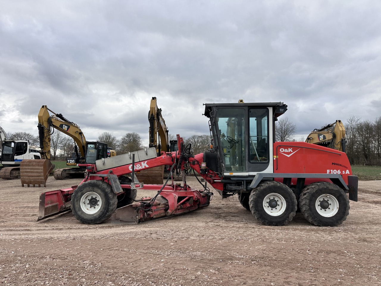 NEW HOLLAND F 106.5 - 6x6 Laser Topcon- Klima Cummins 6 Zyl. - ممهدة: صورة 1 NEW HOLLAND F 106.5 - 6x6 Laser Topcon- Klima Cummins 6 Zyl. - ممهدة: صورة 1