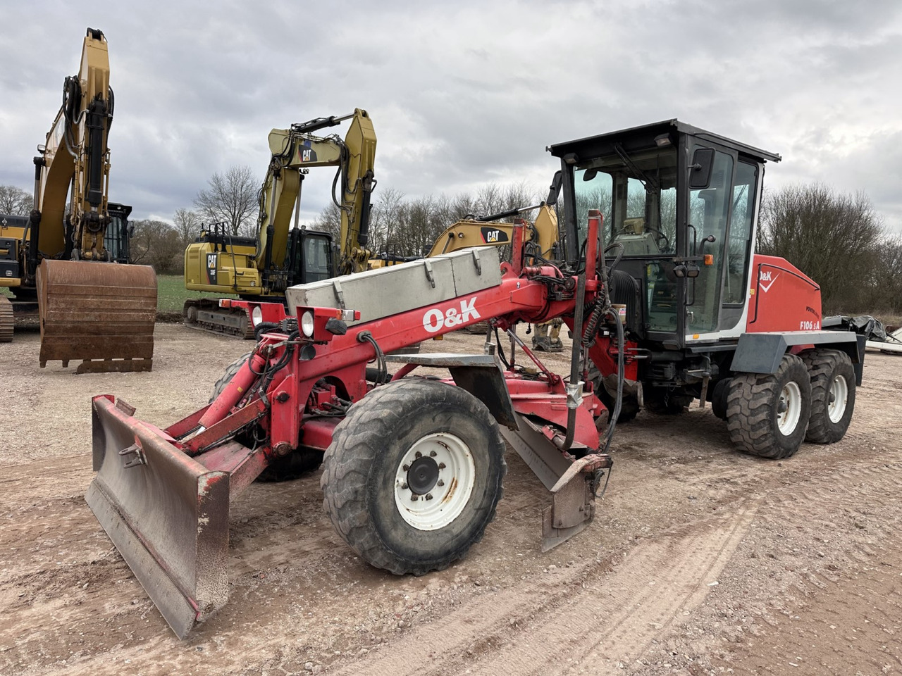 NEW HOLLAND F 106.5 - 6x6 Laser Topcon- Klima Cummins 6 Zyl. - ممهدة: صورة 3 NEW HOLLAND F 106.5 - 6x6 Laser Topcon- Klima Cummins 6 Zyl. - ممهدة: صورة 3