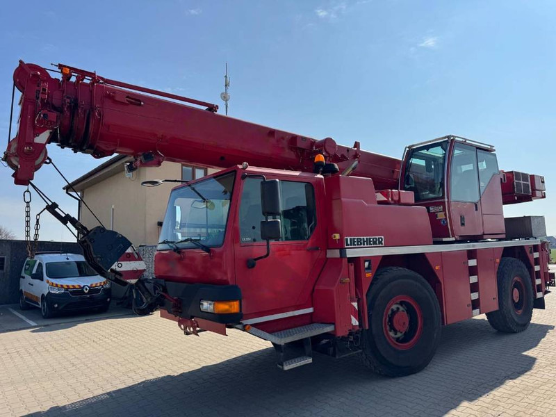 Liebherr LTM 1030-2.1 - رافعة لجميع التضاريس: صورة 1 Liebherr LTM 1030-2.1 - رافعة لجميع التضاريس: صورة 1