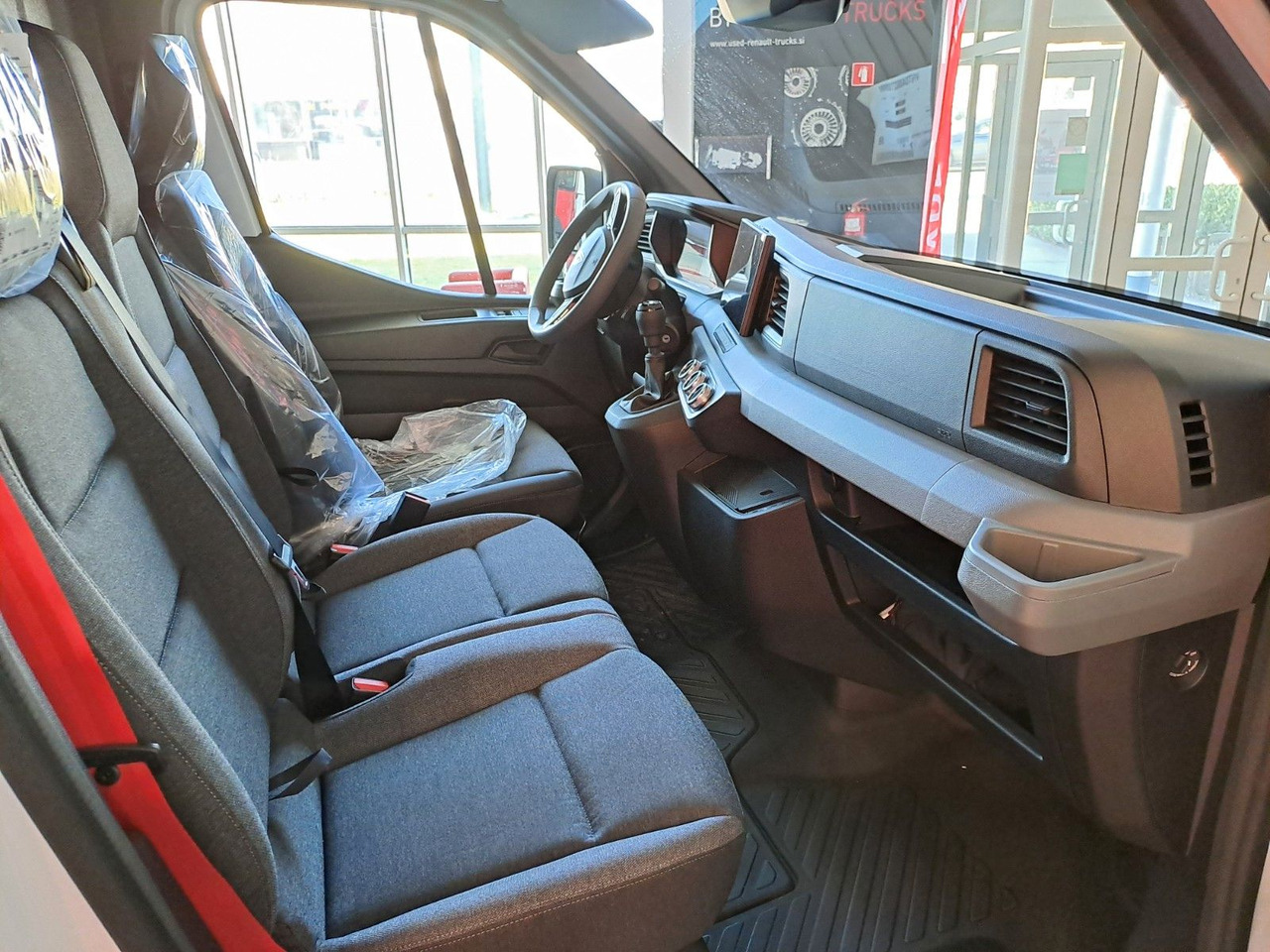 Renault Master L2H2 150 - NAV Klimaaut. Holzb. 270° - فان: صورة 5 Renault Master L2H2 150 - NAV Klimaaut. Holzb. 270° - فان: صورة 5