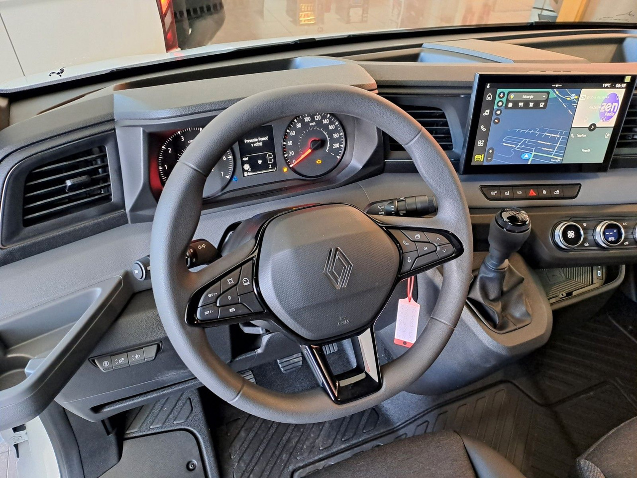 فان Renault Master L3H2 150 - NAV Klimaaut. Holzb. 270°: صورة 7 فان Renault Master L3H2 150 - NAV Klimaaut. Holzb. 270°: صورة 7